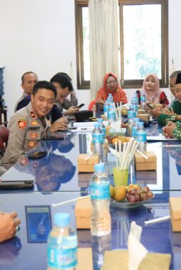Merajut Ukhuwah, Menenun Harmoni: Kapolres Bojonegoro Sambangi Muhammadiyah